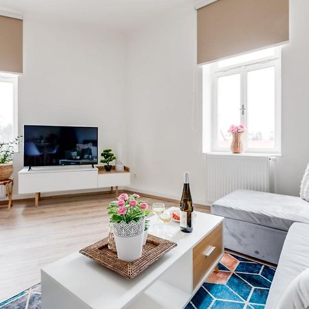 Modern, Bright And Spacious Apartment Praha Exteriér fotografie