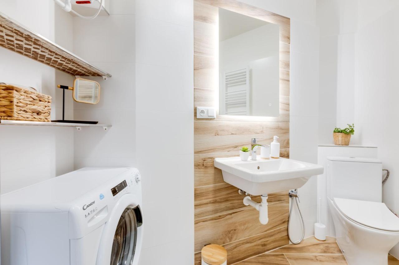 Modern, Bright And Spacious Apartment Praha Exteriér fotografie