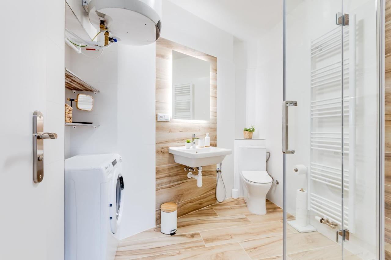 Modern, Bright And Spacious Apartment Praha Exteriér fotografie