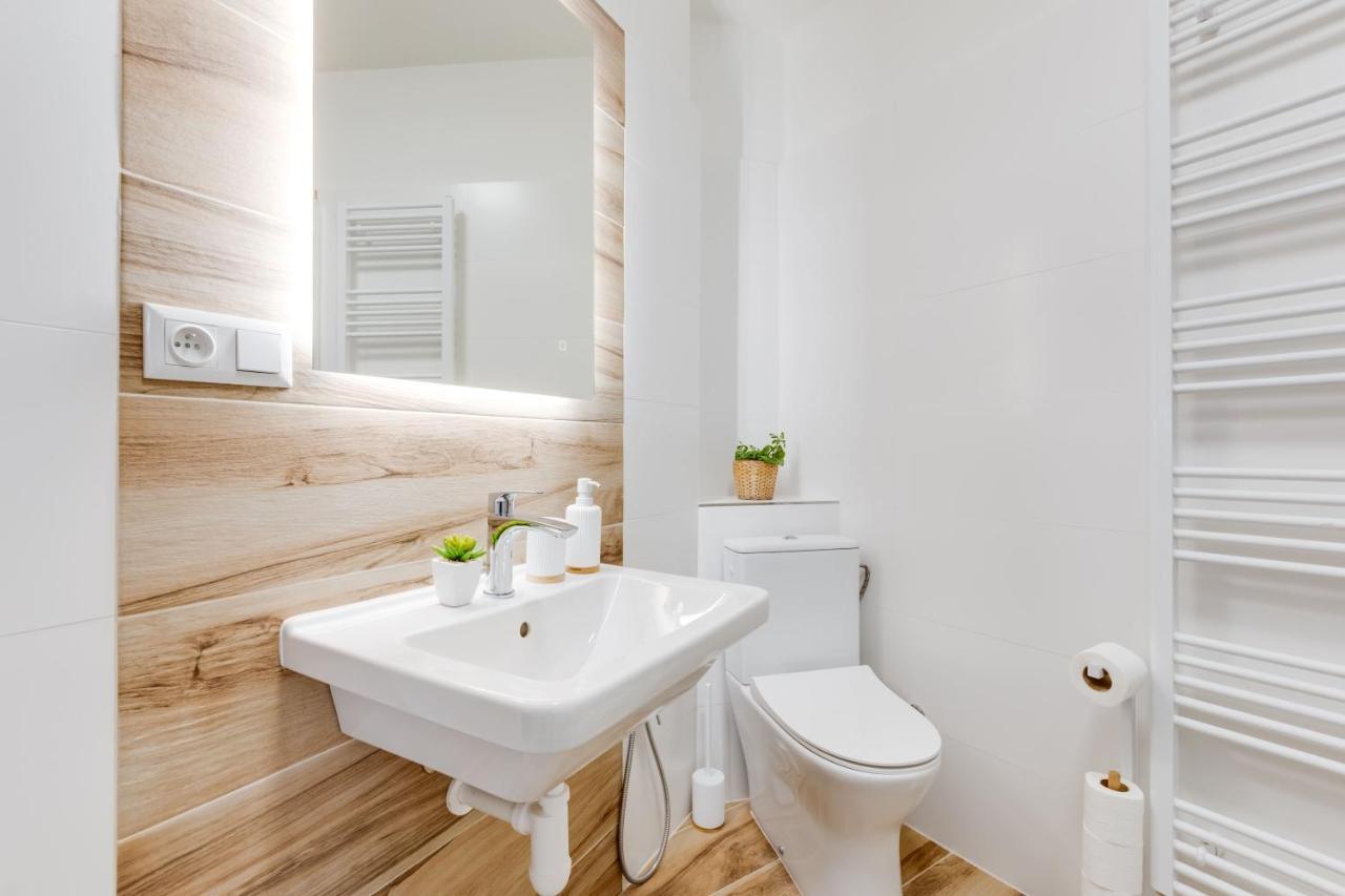 Modern, Bright And Spacious Apartment Praha Exteriér fotografie